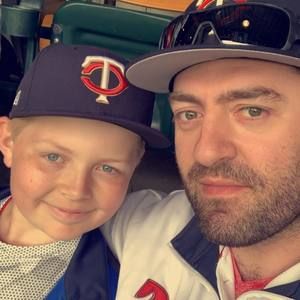 Meet your Posher, Dustin